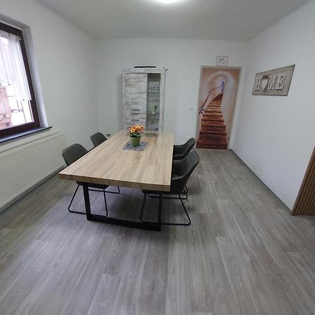 Modernes Appartement HOME near Erfurt, mit Kaffeevollautomat, Entertainmentpaket, WLAN , Einkaufsmöglichkeiten und kostenlosen Parkplatz für PKW und Transporter Elxleben Exterior foto