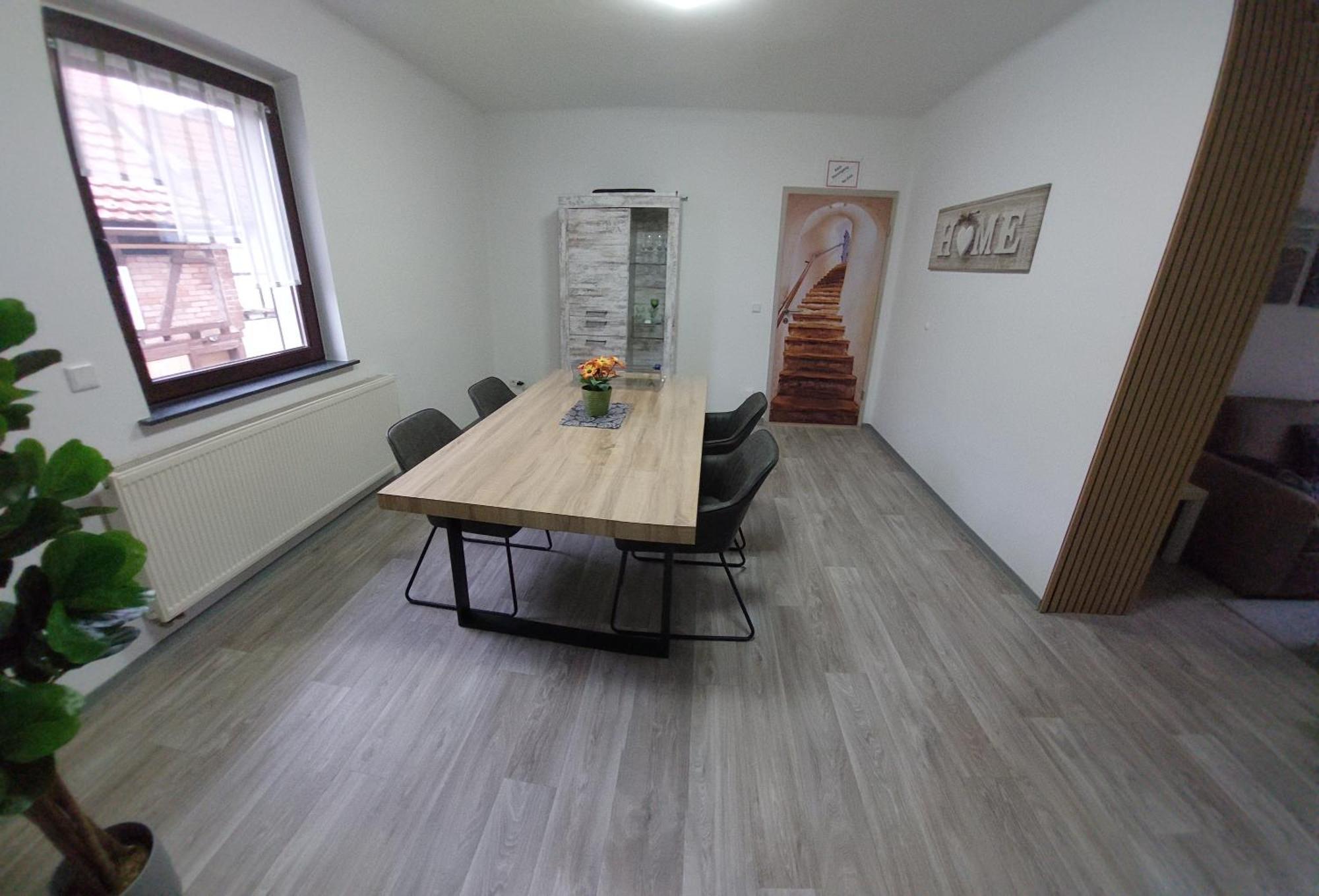Modernes Appartement HOME near Erfurt, mit Kaffeevollautomat, Entertainmentpaket, WLAN , Einkaufsmöglichkeiten und kostenlosen Parkplatz für PKW und Transporter Elxleben Exterior foto