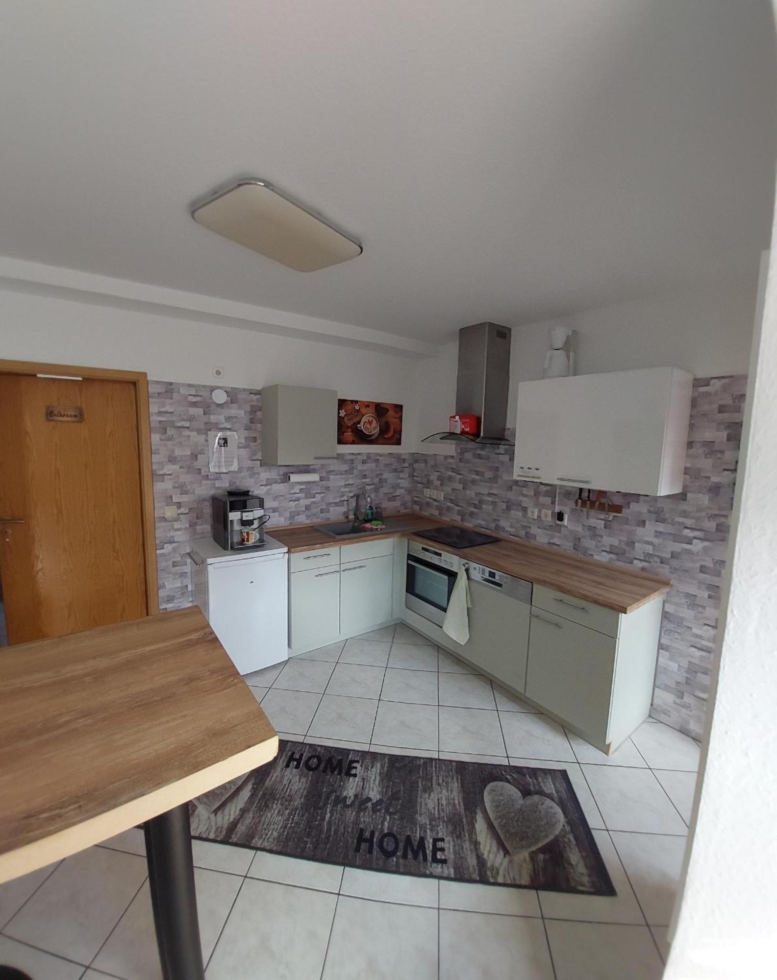 Modernes Appartement HOME near Erfurt, mit Kaffeevollautomat, Entertainmentpaket, WLAN , Einkaufsmöglichkeiten und kostenlosen Parkplatz für PKW und Transporter Elxleben Exterior foto
