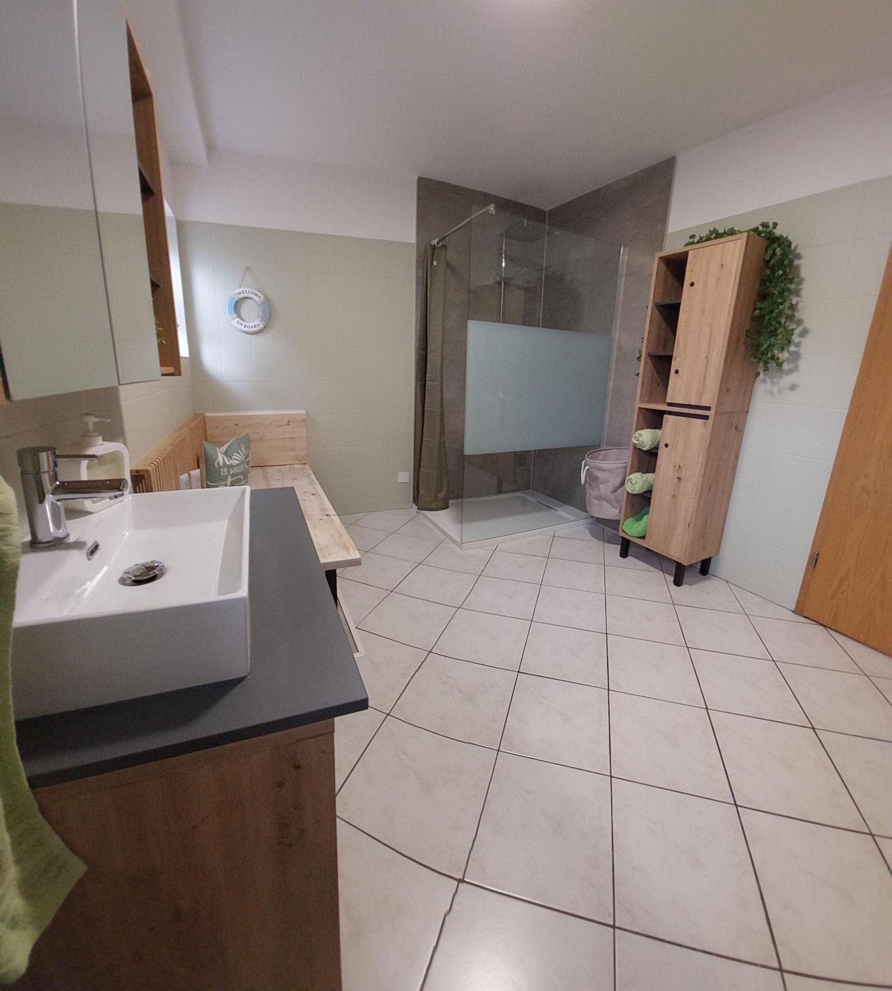 Modernes Appartement HOME near Erfurt, mit Kaffeevollautomat, Entertainmentpaket, WLAN , Einkaufsmöglichkeiten und kostenlosen Parkplatz für PKW und Transporter Elxleben Exterior foto